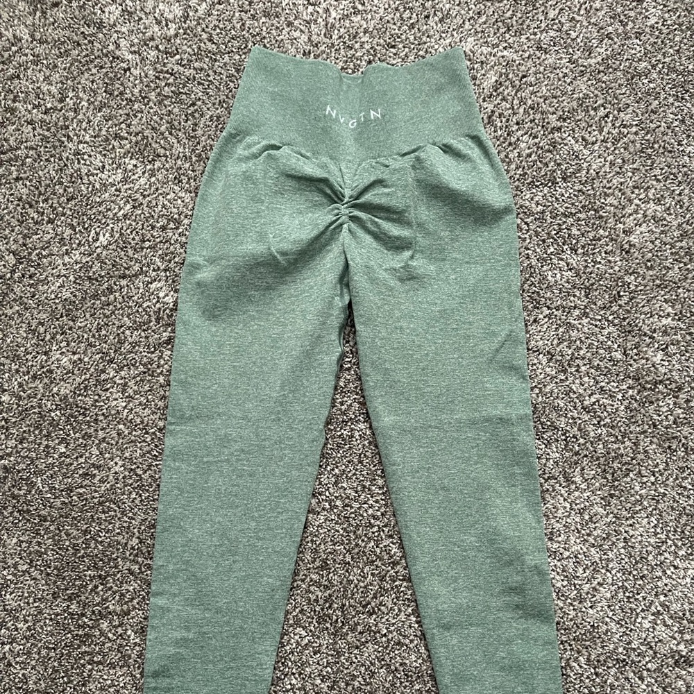 NVGTN SAGE SCRUNCH SEAMLESS LEGGINGS